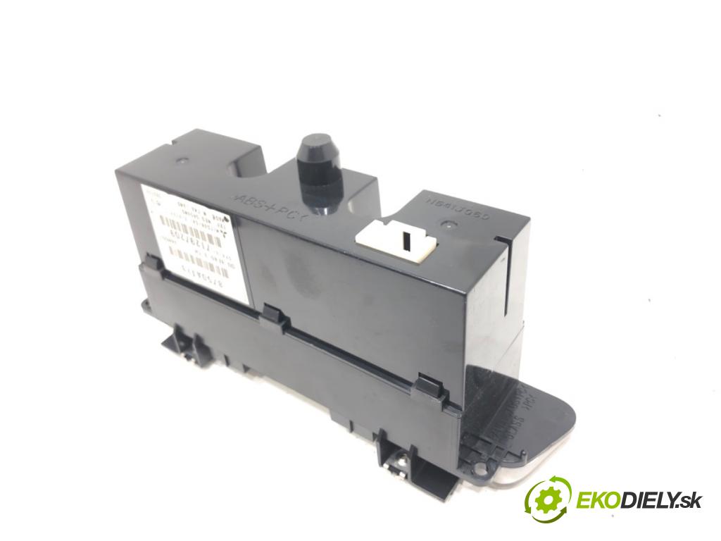 MITSUBISHI COLT VI liftback 2007 70 kW 1.3 1332 Dislpej 8750A123 (Prístrojová doska)