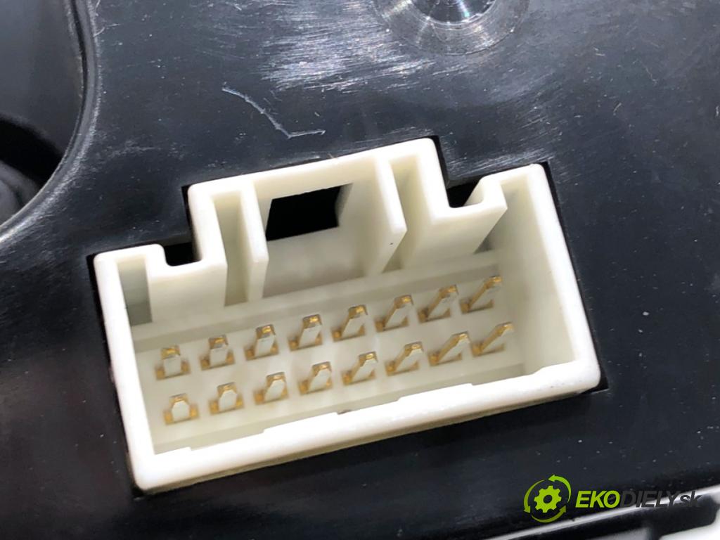 MITSUBISHI COLT VI liftback 2007 70 kW 1.3 1332 Dislpej 8750A123 (Prístrojová doska)