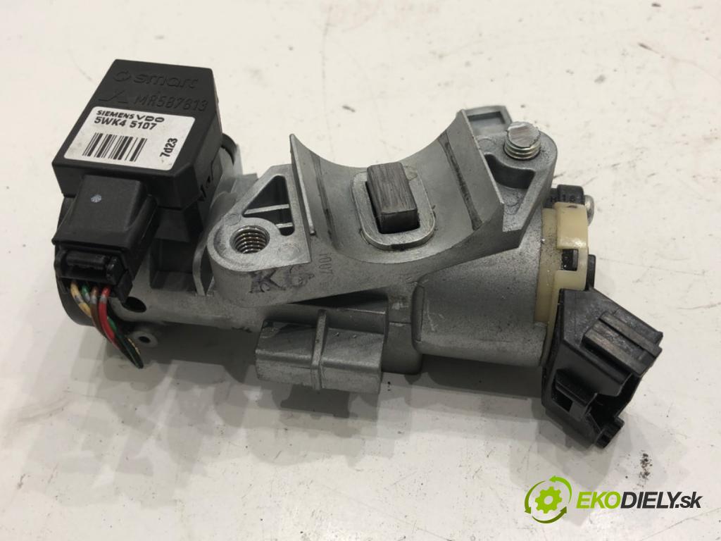 MITSUBISHI COLT VI liftback 2007 70 kW 1.3 1332 spinačka MR587813 (Spínacia skrinka)