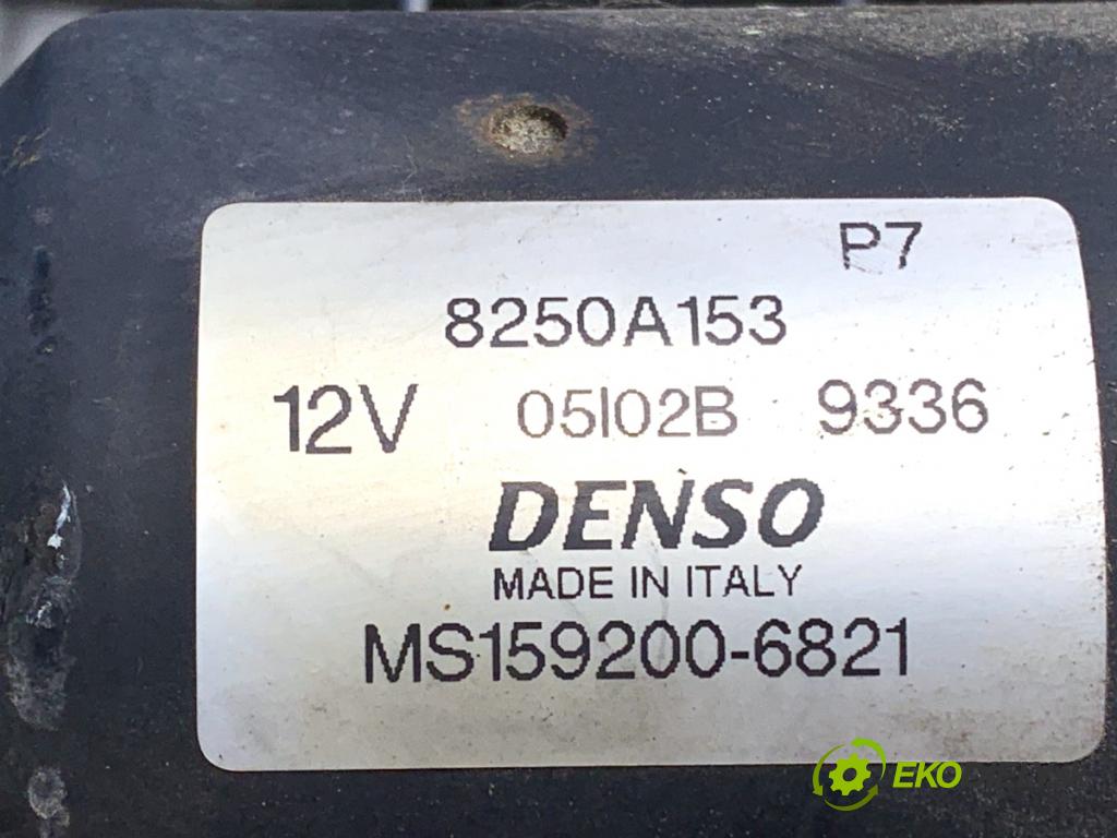 MITSUBISHI COLT VI liftback 2007 70 kW 1.3 1332 Mechanizmus stieračov predný 8250A153 (Motorček stieračov predný)