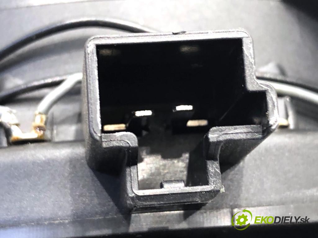 VOLVO XC90 I SUV 2004 200 kW T6 AWD 2922 reproduktor Dvere predný pravy 30657757