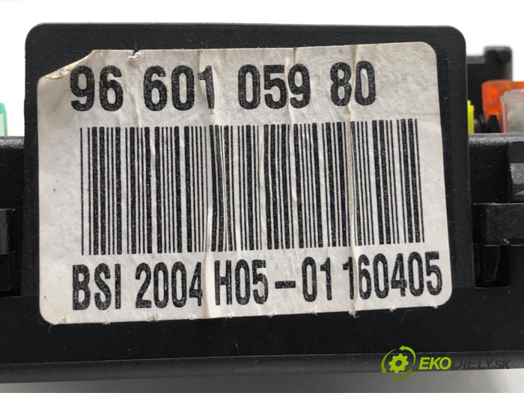 CITROEN C4 I liftback 2005 65 kW 1.4 16V 1360 modul BSI 9660105980 (Pojistkové skříňky)