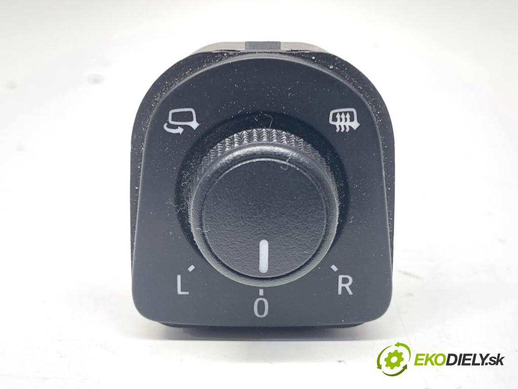 SEAT LEON III liftback 2013 110 kW 2.0 TDI 1968 přepínač nastavení zpětných zrcátek 5F0959565E (Ovládaní topení a přepínače)
