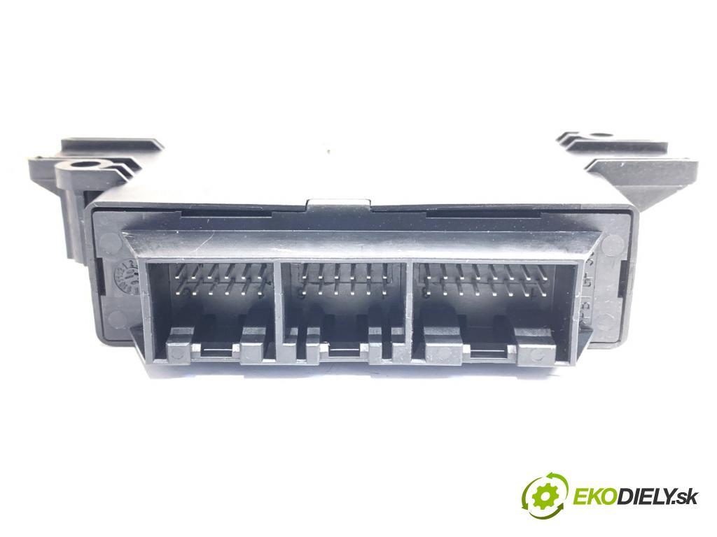 AUDI A6 C6 Kombi 2006 165 kW 3.0 TDI quattro 2967 modul PDC 4F0919283E (Ostatní)