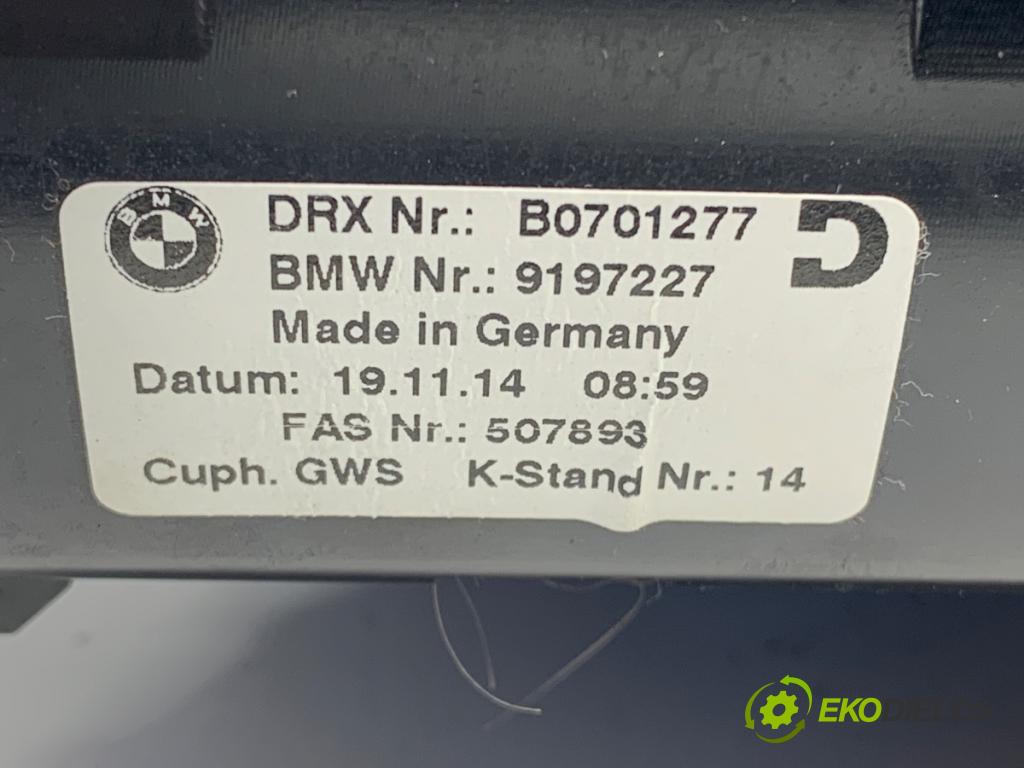 BMW F06 coupe 2015 330 kW 650 i xDrive 4395 Držiak na nápoje 9197227 (Držiak (úchyt) na nápoje)