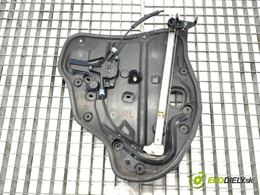 MAZDA 2 DL liftback 2018 66 kW 1.5 SKYACTIV-G 1496 mechanismus okna levý zadní část DA6C7397X