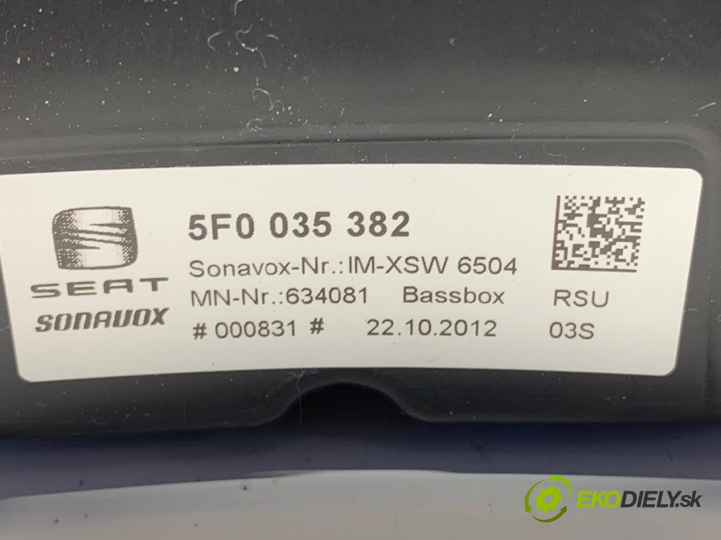 SEAT LEON III liftback 2013 110 kW 2.0 TDI 1968 subwoofer 5F0035382 (Audio zariadenie)