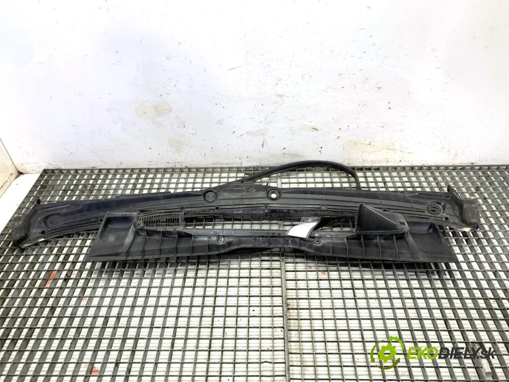 BMW E53 SUV 2006 160 kW 3.0 d 2993 torpédo plast pod čelní okno 8402642 (Torpéda)