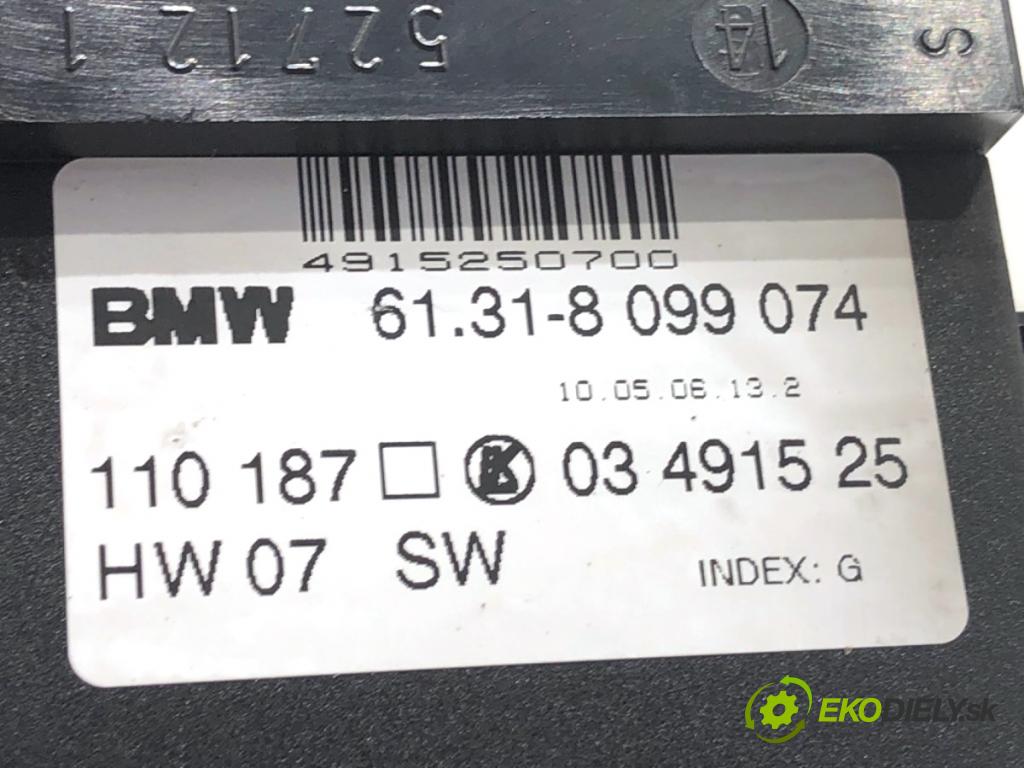 BMW E53 SUV 2006 160 kW 3.0 d 2993 Prepínač sedačky pravy 8099074