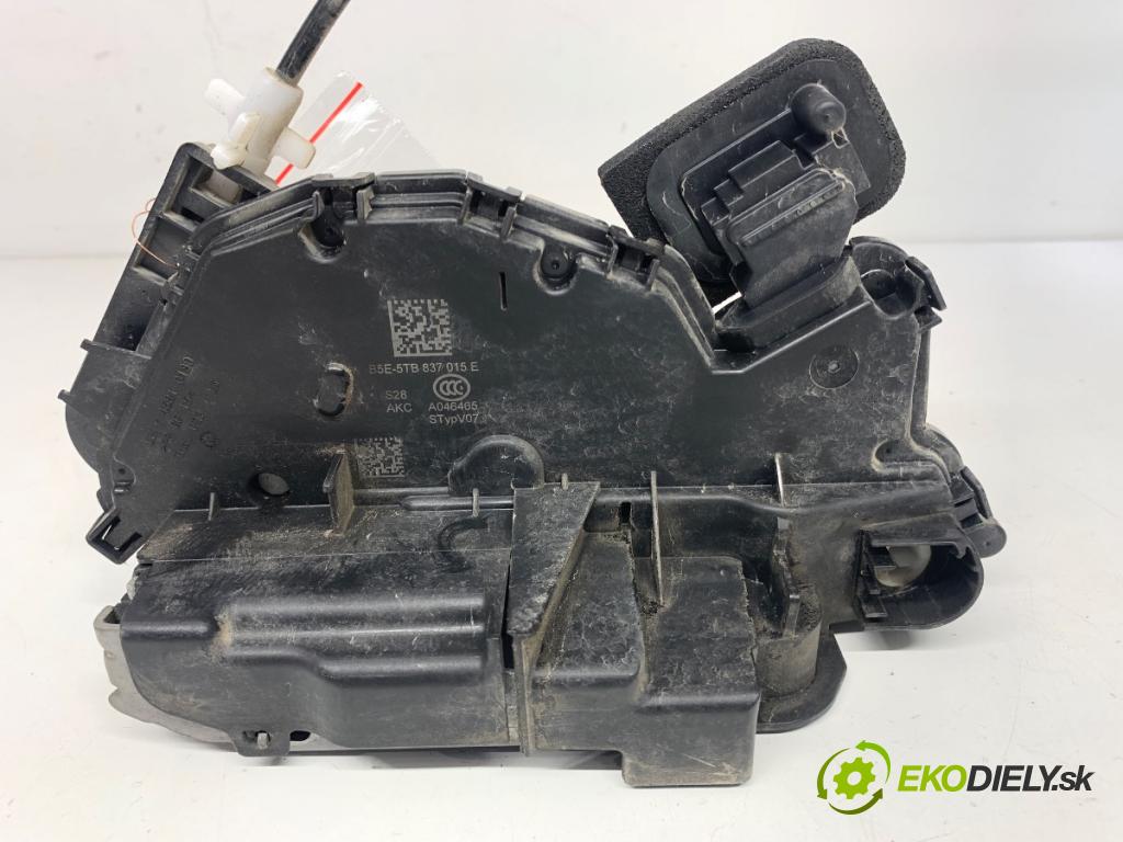 SKODA OCTAVIA IV Kombi 2022 150 kW 1.4 TSI iV 1395 zámok dveře levý přední část 5TB837015E