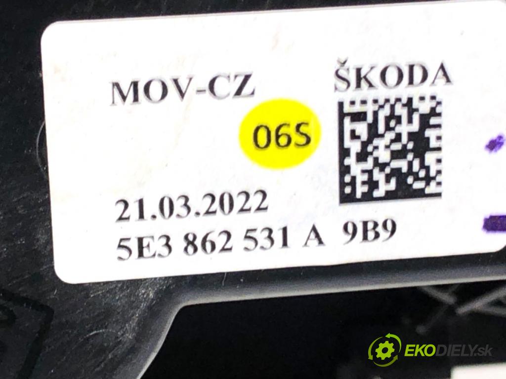 SKODA OCTAVIA IV Kombi 2022 150 kW 1.4 TSI iV 1395 Držiak na nápoje 5E3862531A (Držiak (úchyt) na nápoje)