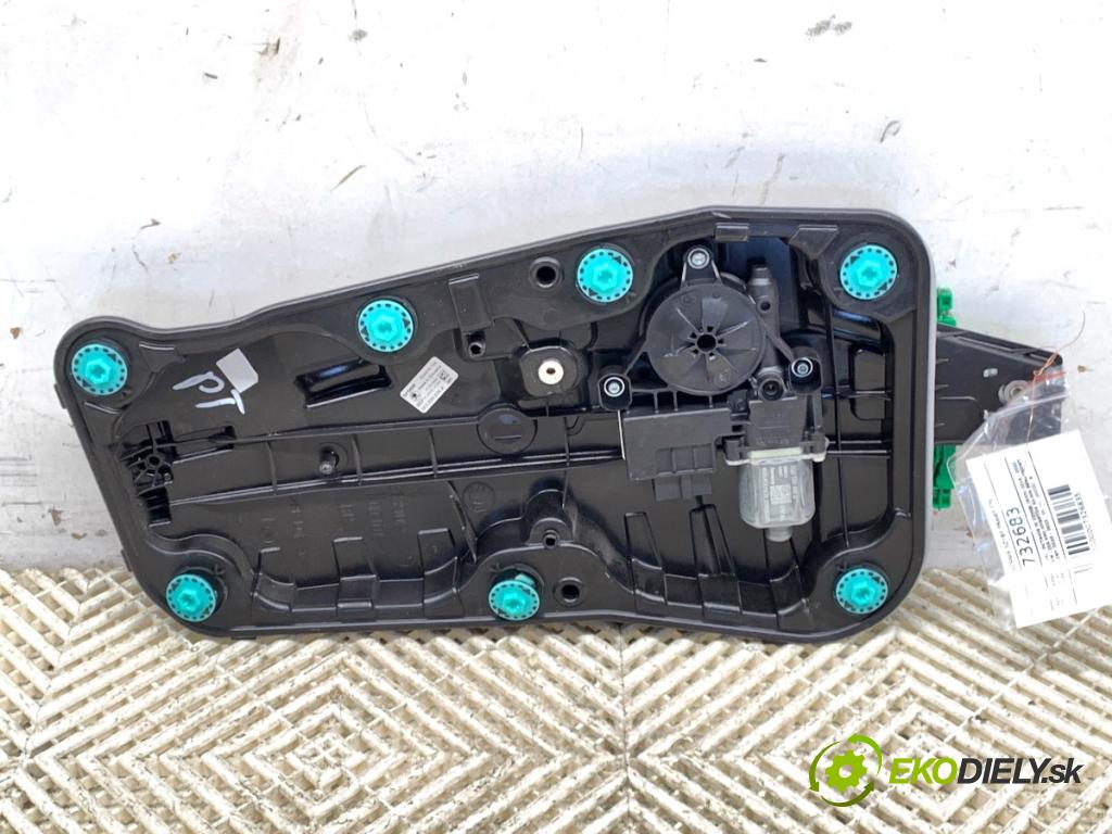 SKODA OCTAVIA IV Kombi 2022 150 kW 1.4 TSI iV 1395 mechanismus okna pravý zadní část 5E3839656A 5Q0959408D