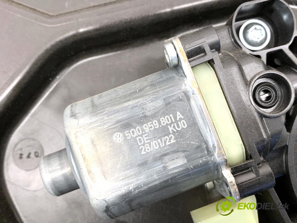 SKODA OCTAVIA IV Kombi 2022 150 kW 1.4 TSI iV 1395 mechanismus okna levý přední část 5E3837655A