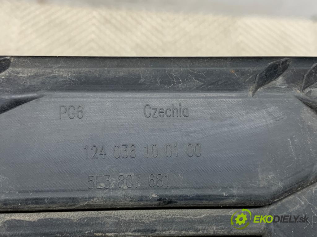 SKODA OCTAVIA IV Kombi 2022 150 kW 1.4 TSI iV 1395 mří nárazníka levý přední část 5E3807681