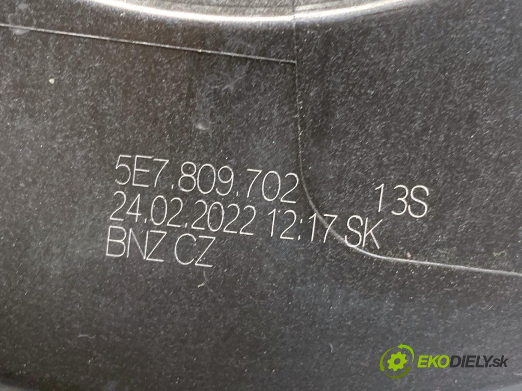 SKODA OCTAVIA IV Kombi 2022 150 kW 1.4 TSI iV 1395 Dvierka nádrže paliva  (Kľučka dverí ostatné)