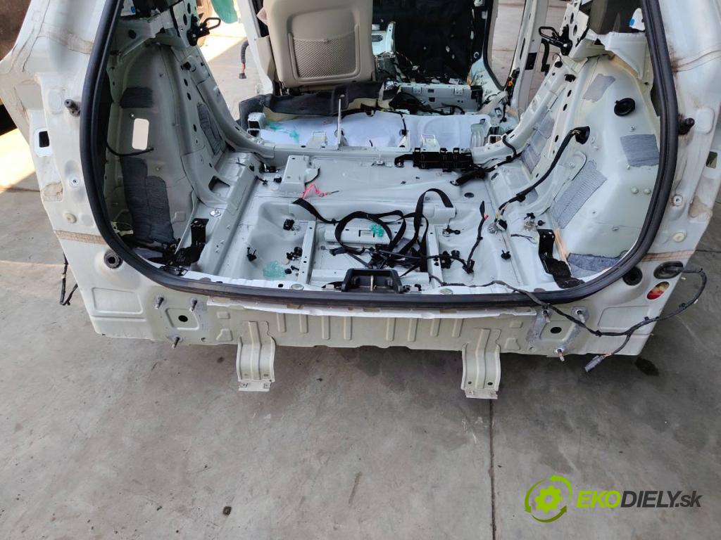 VOLVO XC60 II SUV 2022 145 kW B4 Mild-Hybrid 1969 KAROSERIA ČTVRŤÁK blatník zadní část levý pravý práh střecha PODŁUŻNICA levý pravý