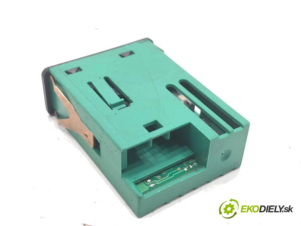 BMW E53 SUV 2006 160 kW 3.0 d 2993 Prepínač vyhrievania sedačky 8381303