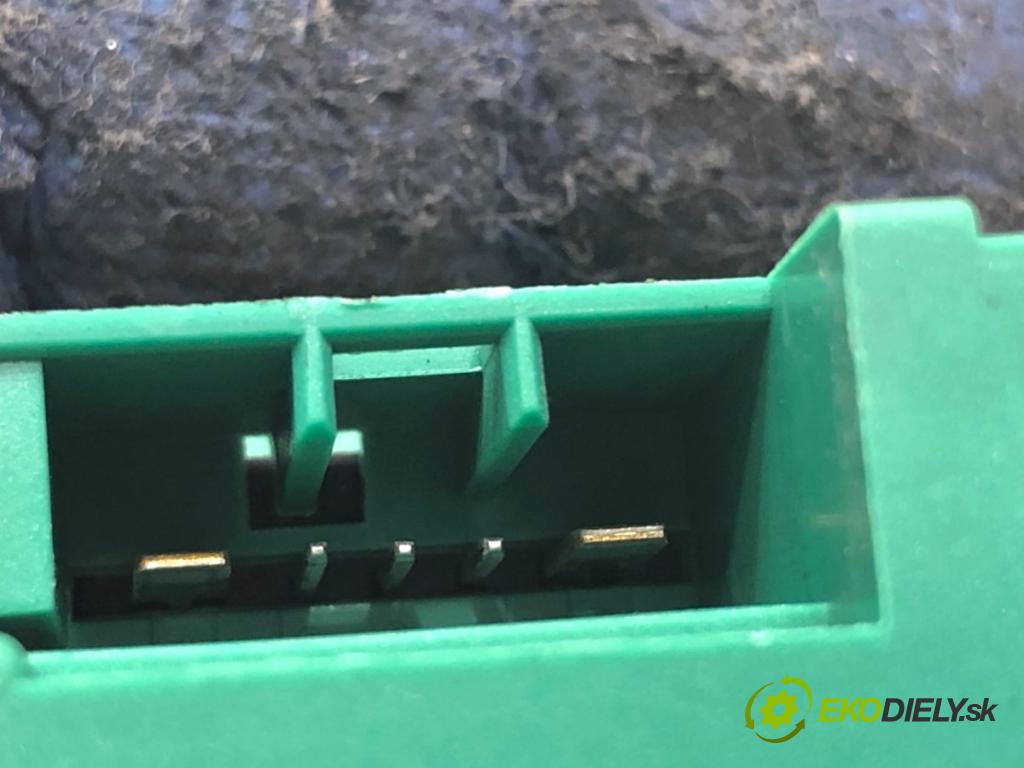 BMW E53 SUV 2006 160 kW 3.0 d 2993 Prepínač vyhrievania sedačky 8381303