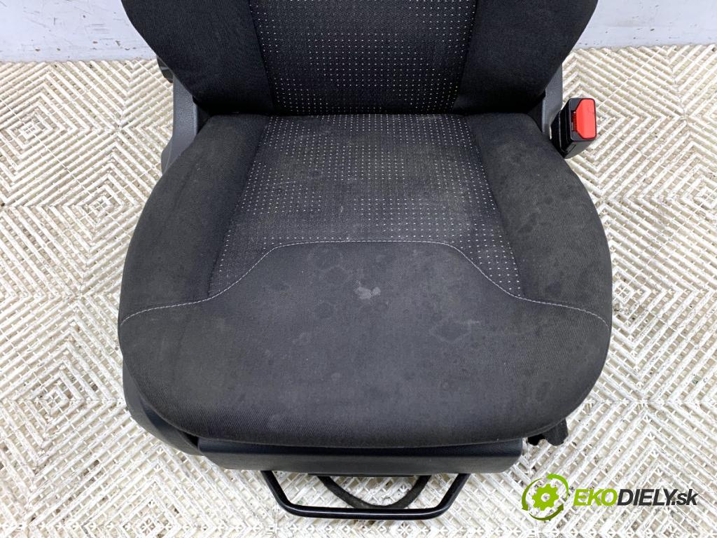 FORD TRANSIT COURIER Nadwozie pełne/minivan 2018 74 kW 1.5 EcoBlue 1499 Sedadlo pravy predný