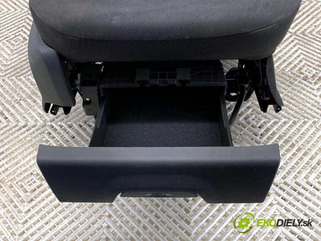 FORD TRANSIT COURIER Nadwozie pełne/minivan 2018 74 kW 1.5 EcoBlue 1499 Sedadlo pravy predný