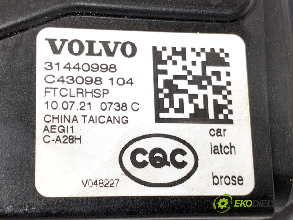 VOLVO XC60 II SUV 2022 145 kW B4 Mild-Hybrid 1969 zámok dveře pravý přední část 31440998