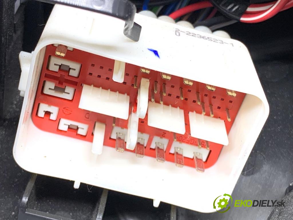 VOLVO XC60 II SUV 2022 145 kW B4 Mild-Hybrid 1969 skříňka poistková 31409737 (Pojistkové skříňky)