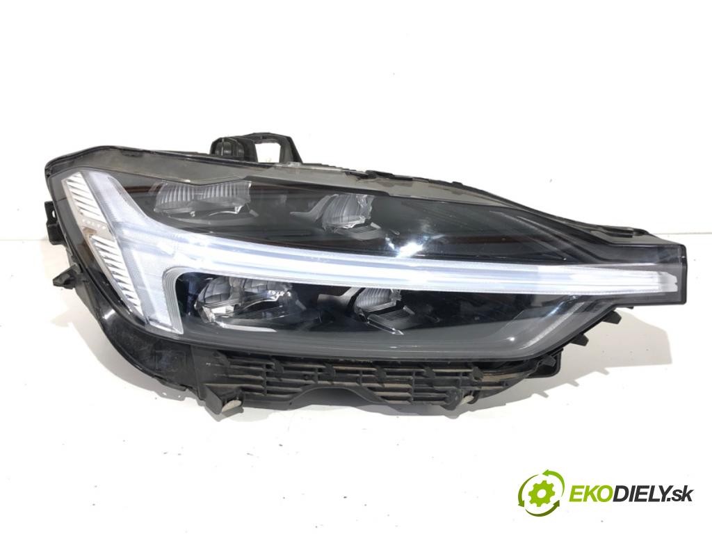 VOLVO XC60 II SUV 2022 183 kW T5 AWD 1969 Svetlomet pravy predný PLNÉ: LED 32337387