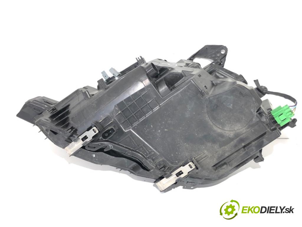 VOLVO XC60 II SUV 2022 183 kW T5 AWD 1969 Svetlomet pravy predný PLNÉ: LED 32337387