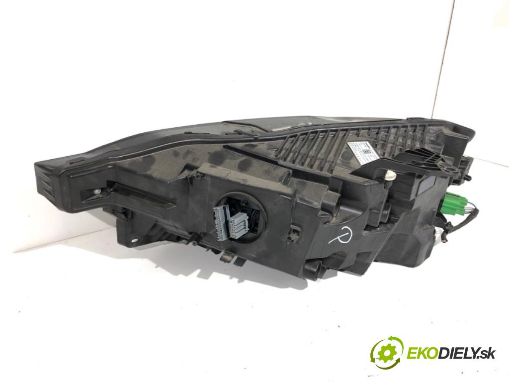 VOLVO XC60 II SUV 2022 183 kW T5 AWD 1969 Svetlomet pravy predný PLNÉ: LED 32337387