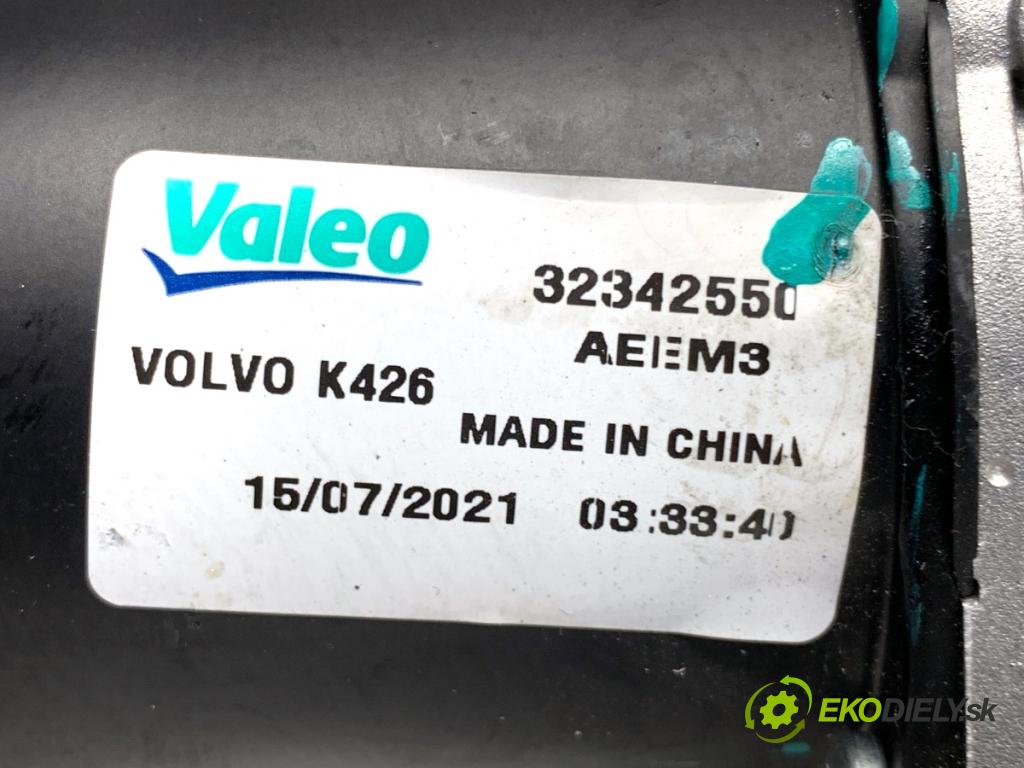 VOLVO XC60 II SUV 2022 145 kW B4 Mild-Hybrid 1969 motor stěračů přední část W227218
