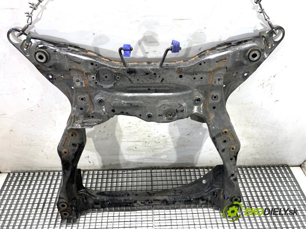 VOLVO XC60 II SUV 2022 183 kW T5 AWD 1969 výztuha pod motor 32333593 (Výztuhy přední)