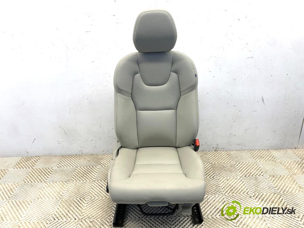 VOLVO XC60 II SUV 2022 183 kW T5 AWD 1969 Sedadlo pravy predný 
