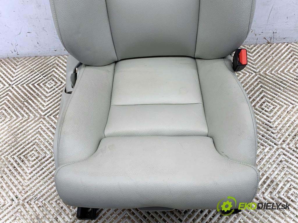VOLVO XC60 II SUV 2022 183 kW T5 AWD 1969 Sedadlo pravy predný