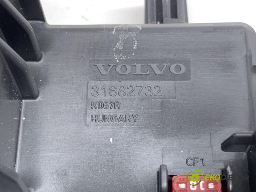 VOLVO XC60 II SUV 2022 183 kW T5 AWD 1969 Skrinka poistková 31682732 (Poistková skrinka)