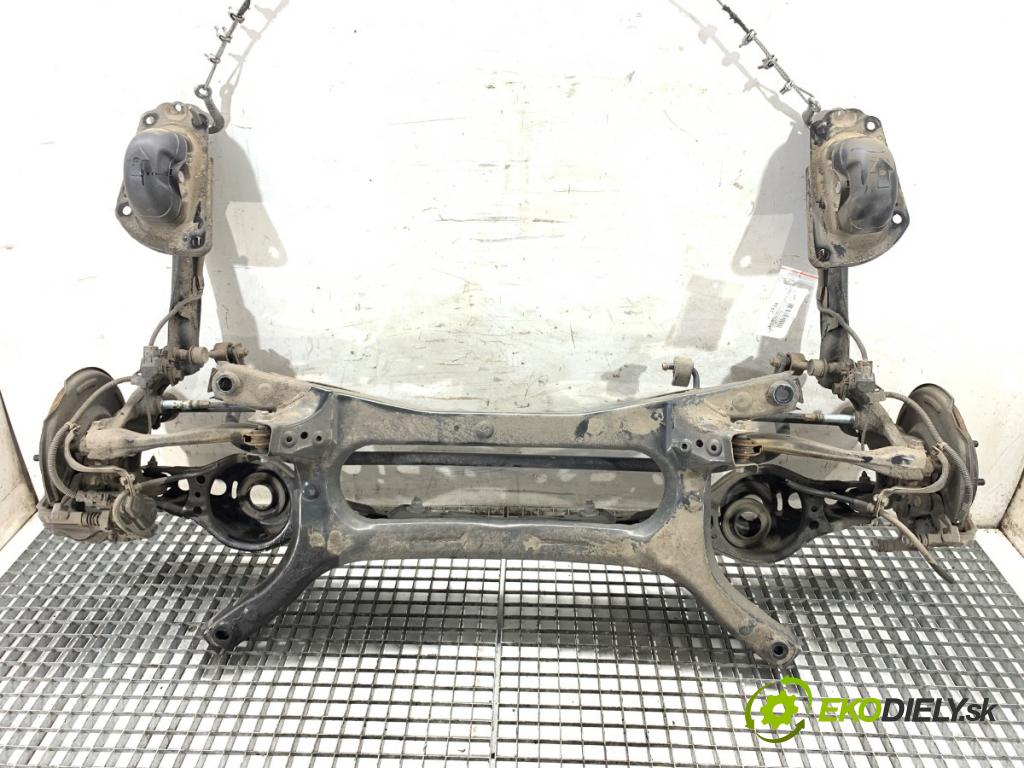 TOYOTA COROLLA E21 Kombi 2020 112 kW 2.0 Hybrid (MZEH12) 1987 výztuha zadní část 