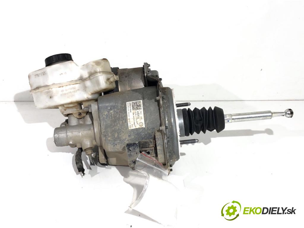 SKODA OCTAVIA IV Kombi 2022 150 kW 1.4 TSI iV 1395 Posilovač bŕzd 5WB614105AK
