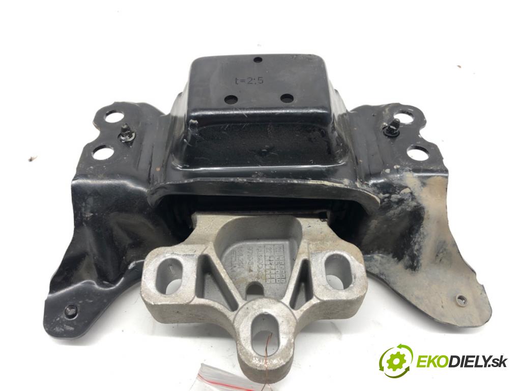 SKODA OCTAVIA IV Kombi 2022 150 kW 1.4 TSI iV 1395 Držiak prevodovky 5Q0199555AD