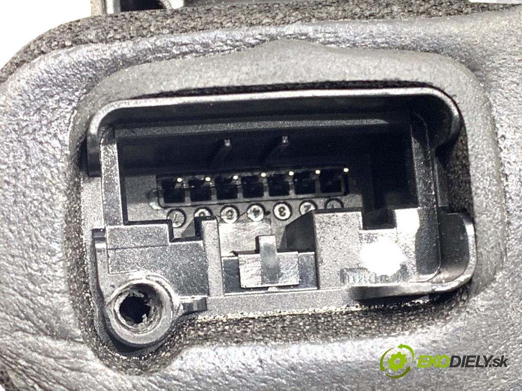 VW POLO V liftback 2011 66 kW 1.6 TDI 1598 zámok dveře pravý zadní část 5K4839016F