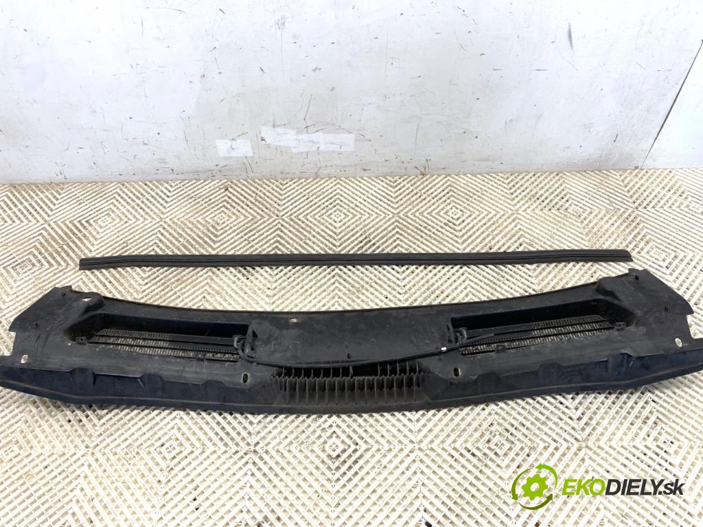 FORD KUGA I SUV 2008 100 kW 2.0 TDCi 4x4 1997 torpédo plast pod čelní okno 8V41-S02079-A (Torpéda)