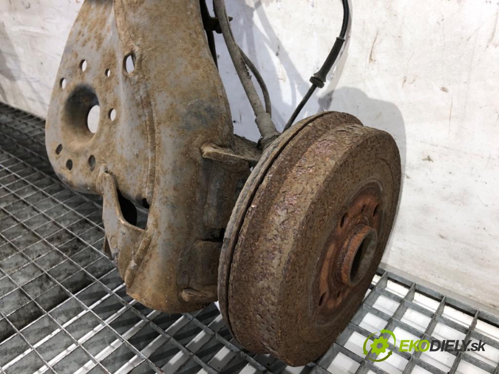 TOYOTA AYGO II liftback 2015 51 kW 1.0 (KGB40) 998 výztuha zadní část