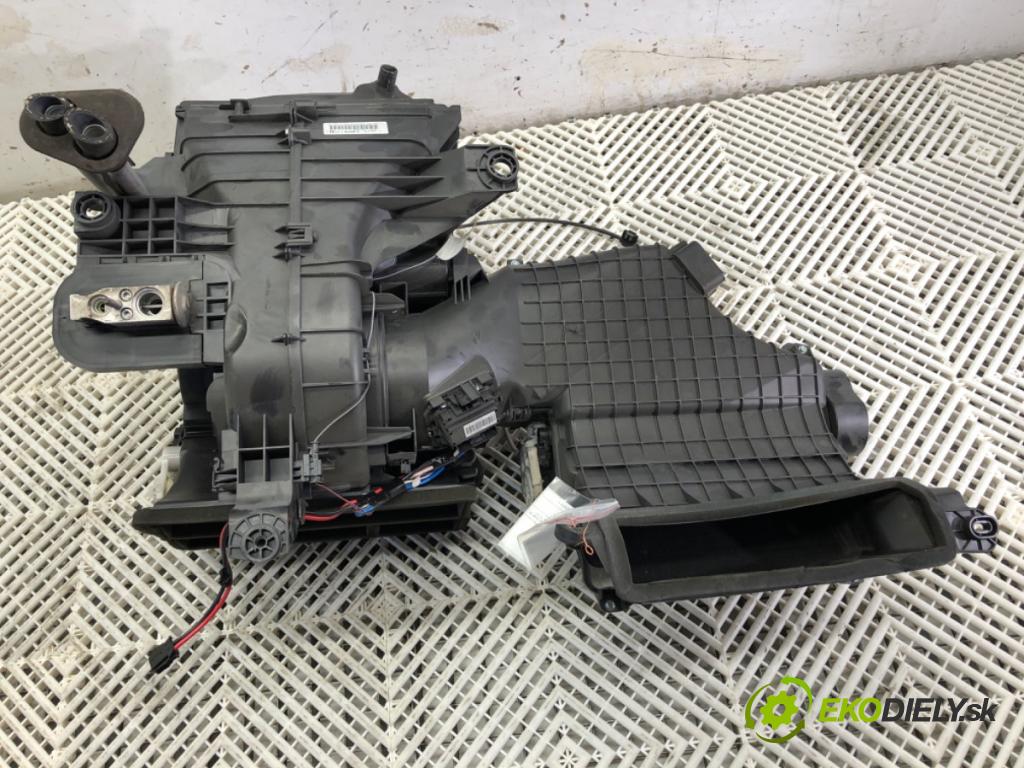 TOYOTA AYGO II liftback 2015 51 kW 1.0 (KGB40) 998 Výhrevné teleso, radiátor kúrenia komplet KOMBAJN 87010-YV050 (Radiátor kúrenia)