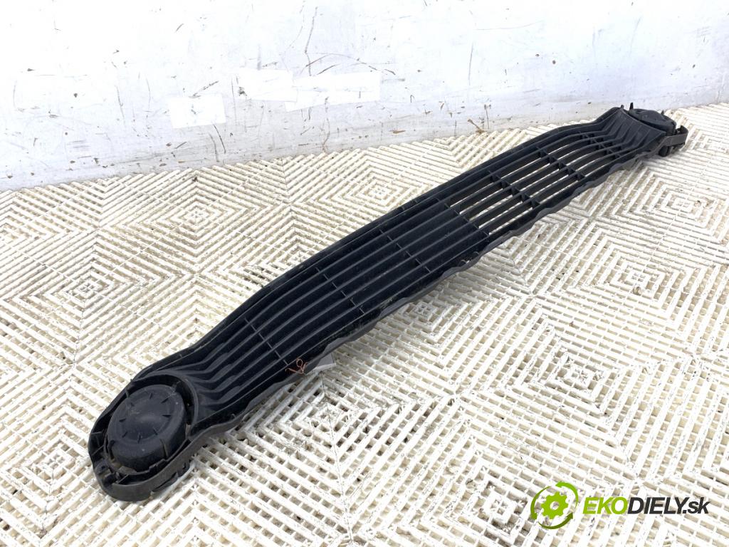 TOYOTA AYGO II liftback 2015 51 kW 1.0 (KGB40) 998 mří nárazníka přední část 162041200100 (Mřížky (masky) chladičů)