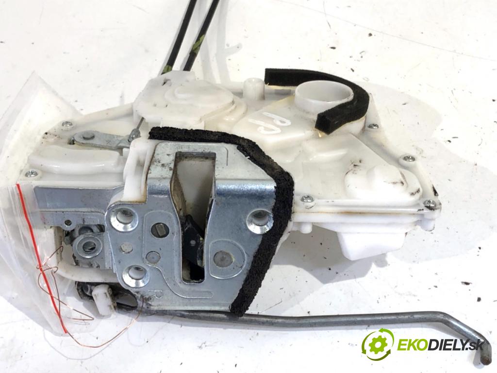 OPEL AGILA liftback 2009 63 kW 1.2 (F68) 1242 zámok dveře pravý přední část 82201-51K50