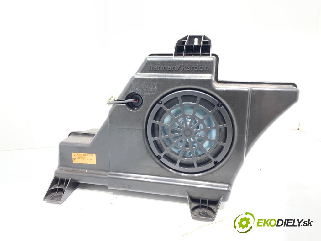 MERCEDES-BENZ S204 Kombi 2008 125 kW C 220 CDI (204.208) 2148 subwoofer A2048202502 (Audio zariadenie)