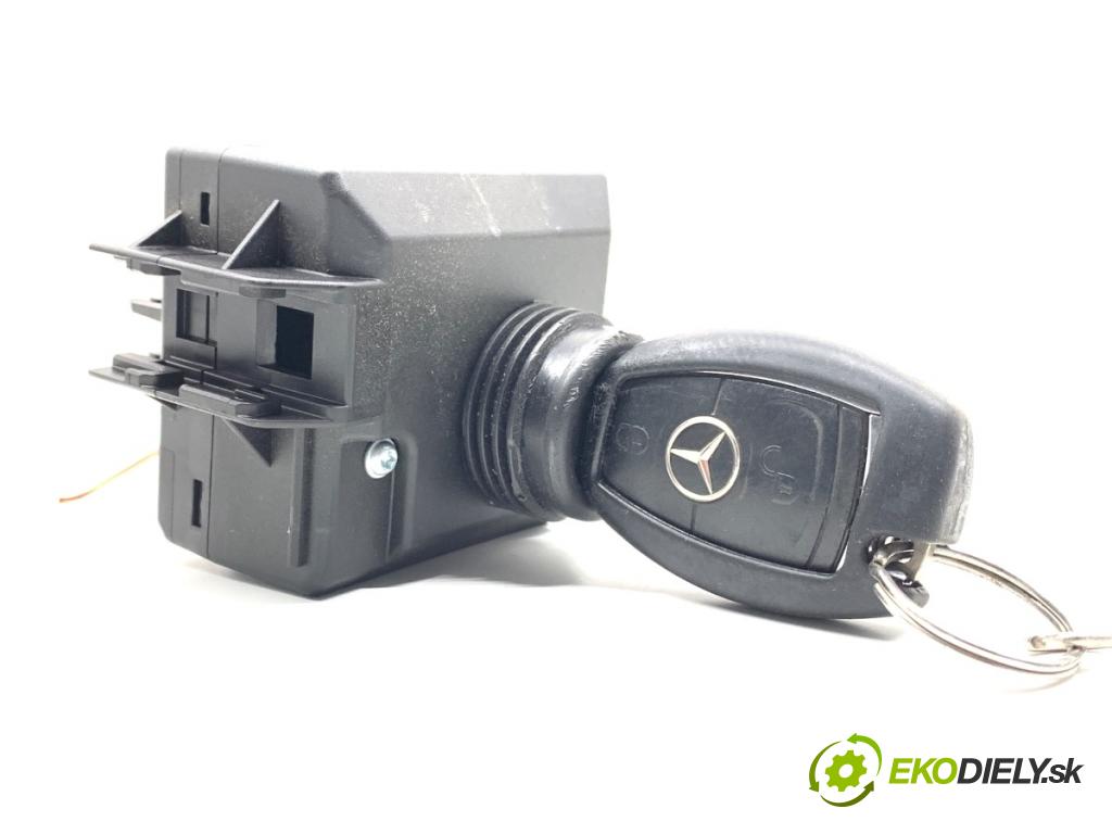 MERCEDES-BENZ S204 Kombi 2008 125 kW C 220 CDI (204.208) 2148 spínačka A2045451308 (Spínací skříňky a klíče)