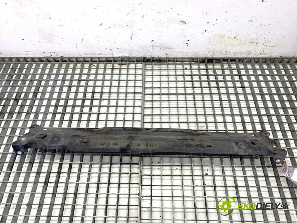 MERCEDES-BENZ S204 Kombi 2008 125 kW C 220 CDI (204.208) 2148 držák přední část  (Výztuhy přední)