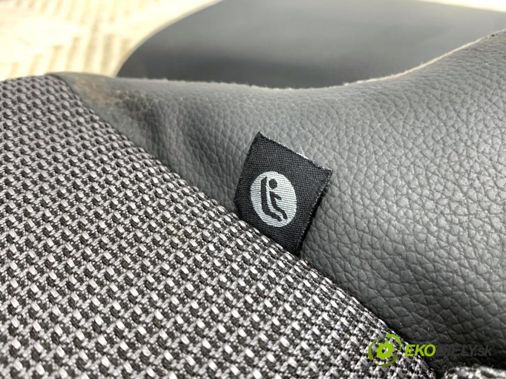 MERCEDES-BENZ S204 Kombi 2008 125 kW C 220 CDI (204.208) 2148 Sedadlo druhý rad