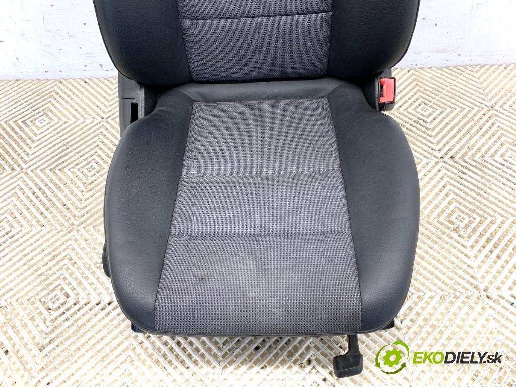 MERCEDES-BENZ S204 Kombi 2008 125 kW C 220 CDI (204.208) 2148 Sedadlo pravy predný