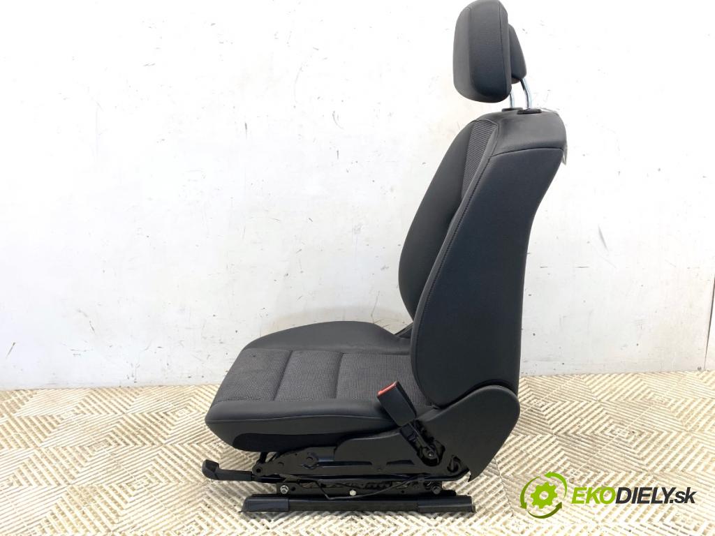 MERCEDES-BENZ S204 Kombi 2008 125 kW C 220 CDI (204.208) 2148 Sedadlo pravy predný