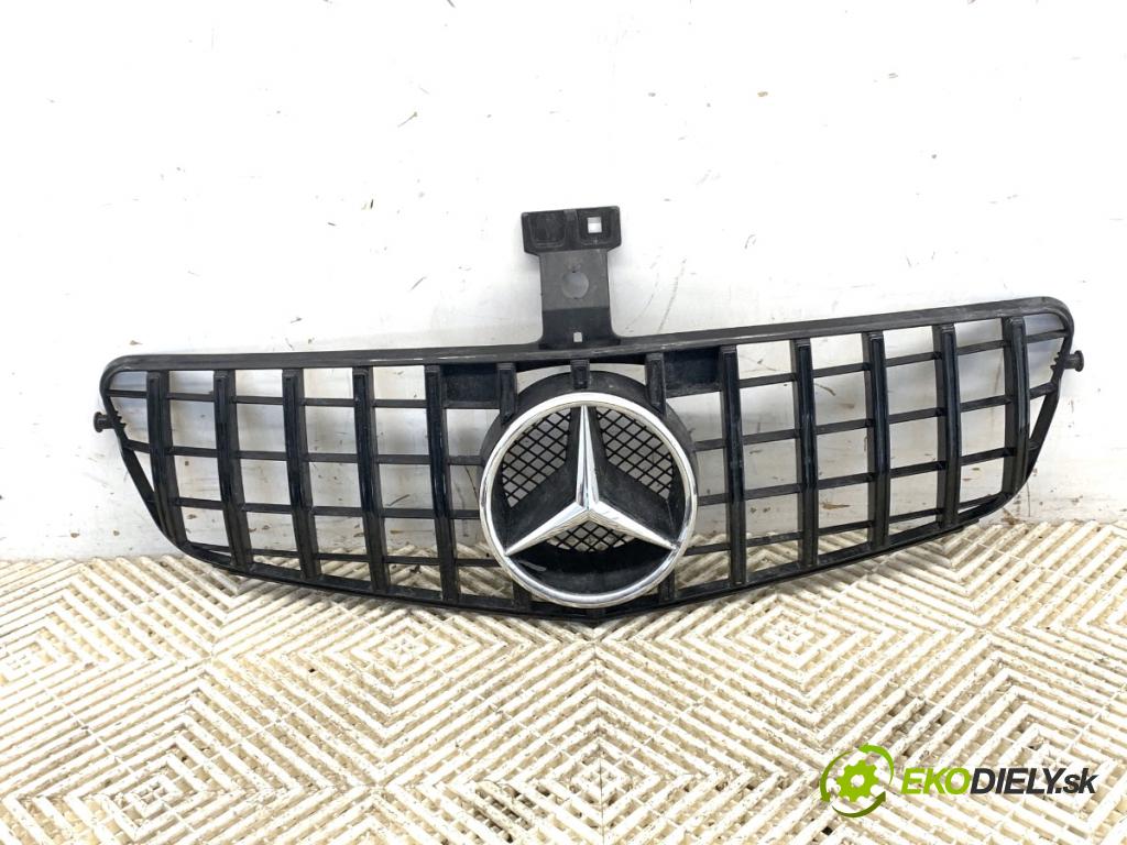 MERCEDES-BENZ S204 Kombi 2008 125 kW C 220 CDI (204.208) 2148 mřížka maska A2078880260 (Mřížky (masky) chladičů)